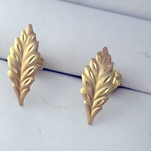 14k Gold posts earrings